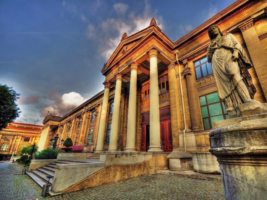 Istanbul museum. Археологический музей Истанбул. Стамбульский музей археологии. Археологический музей Стамбул, Türkiye. Истамбул парк музей.