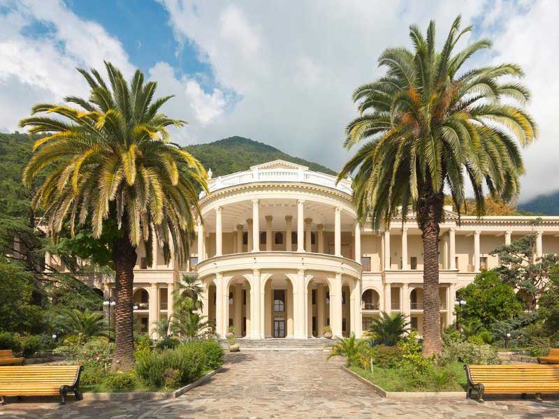 Солнечная красавица Гагра — самый живописный курорт Абхазии