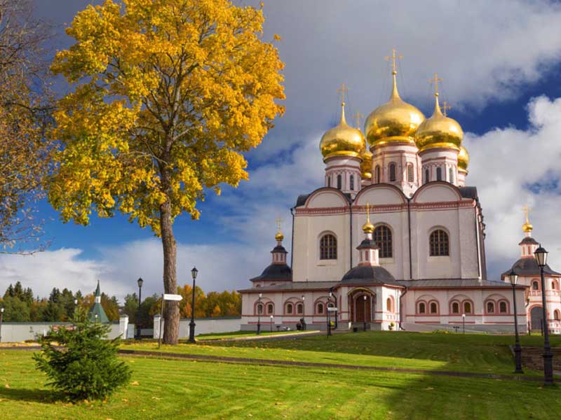15 потрясающих мест в России, которые обязательно нужно посетить этой осенью