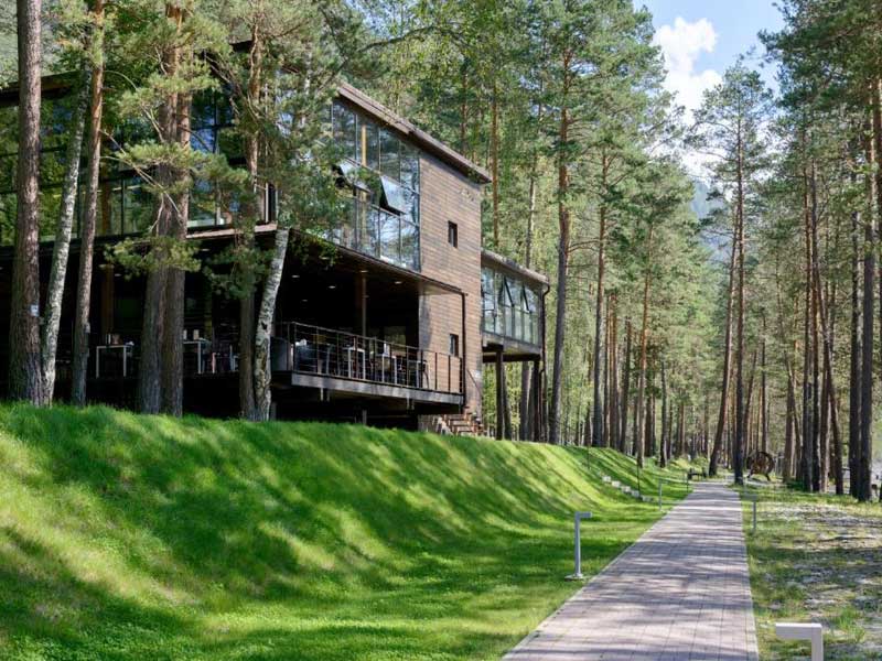 Отдых с заботой о природе: 22 лучших эко-отеля России