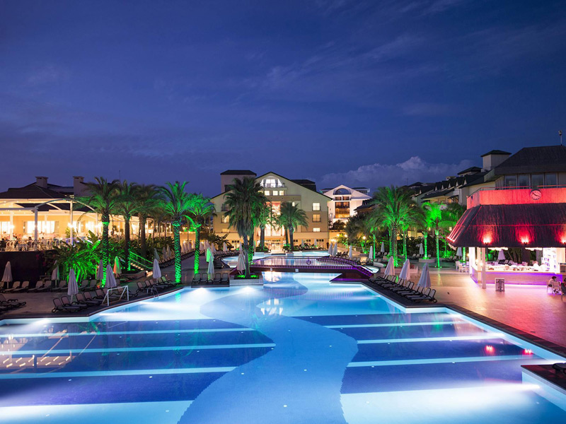 ТОП-13 отелей Турции с открытым подогреваемым бассейном