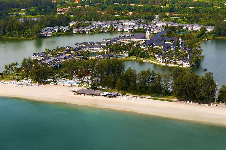Отели Пхукета с собственным пляжем: 18 лучших вариантов у самого моря
