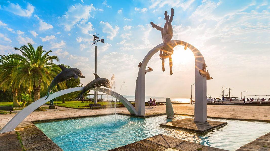 Едем в Абхазию: 10 лучших курортов на побережье Черного моря