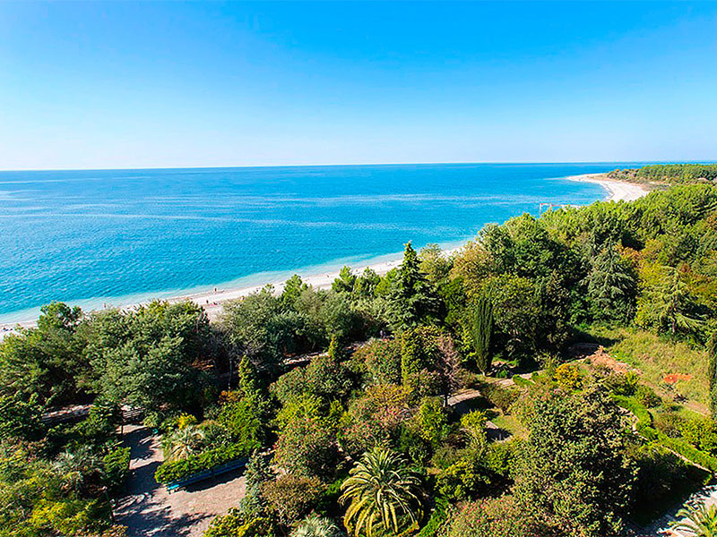 До пляжа рукой подать: топ-16 отелей Абхазии на берегу моря