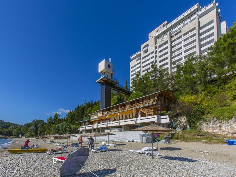 До пляжа рукой подать: топ-16 отелей Абхазии на берегу моря