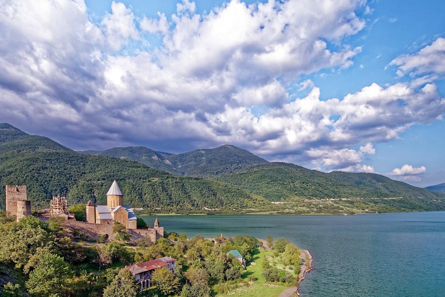 Где отдохнуть в Грузии: топ-12 курортов для любителей солнца, моря, гор и старинных достопримечательностей