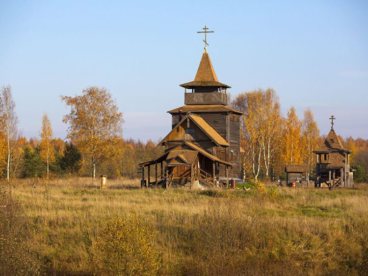 15 потрясающих мест в России, которые обязательно нужно посетить этой осенью