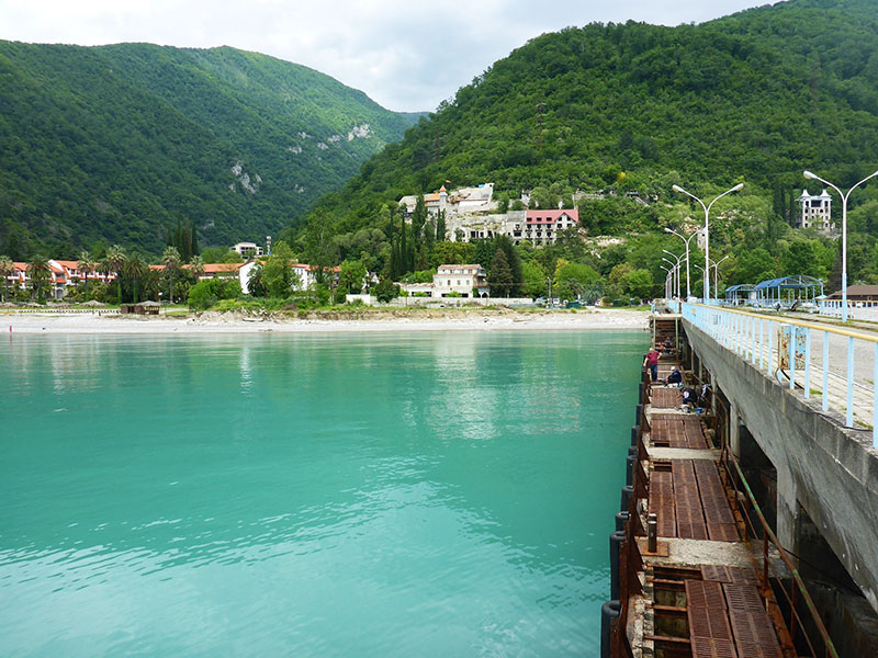 Едем в Абхазию: 10 лучших курортов на побережье Черного моря