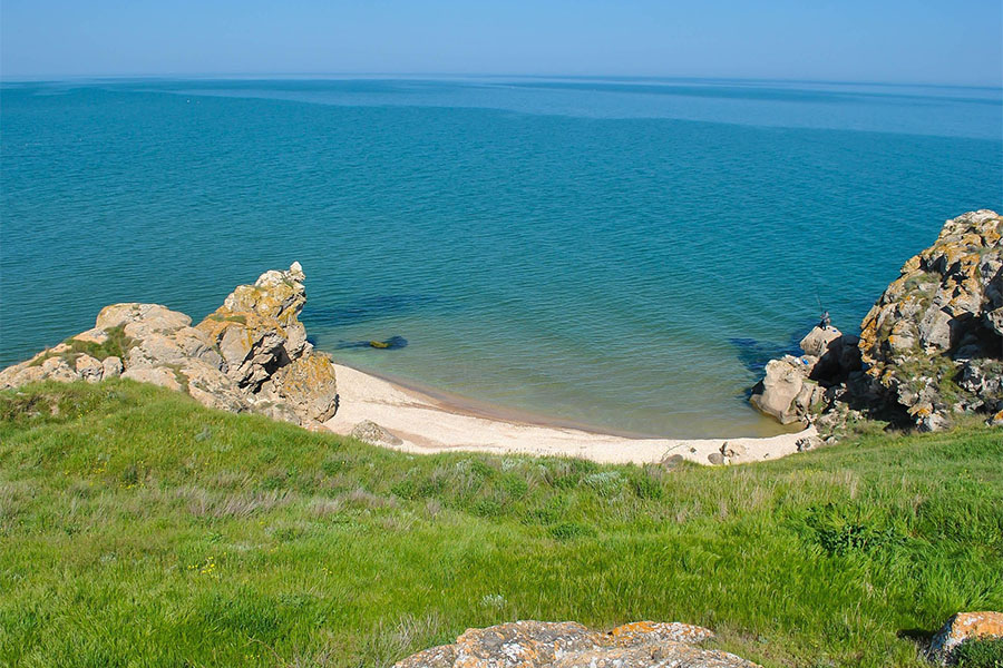 Доступный отдых на Азовском море: топ-12 уютных курортов на любой вкус