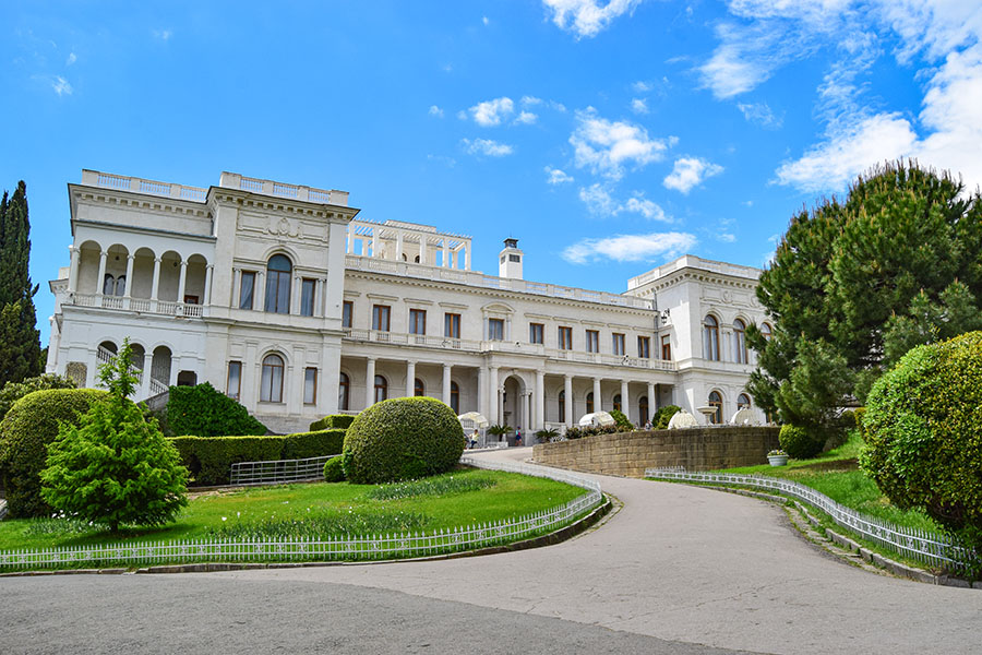 Отдых в Ялте: бесценные сокровища Крыма, пальмы и теплое Черное море