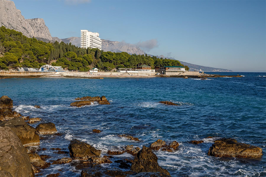 Отдых в Ялте: бесценные сокровища Крыма, пальмы и теплое Черное море