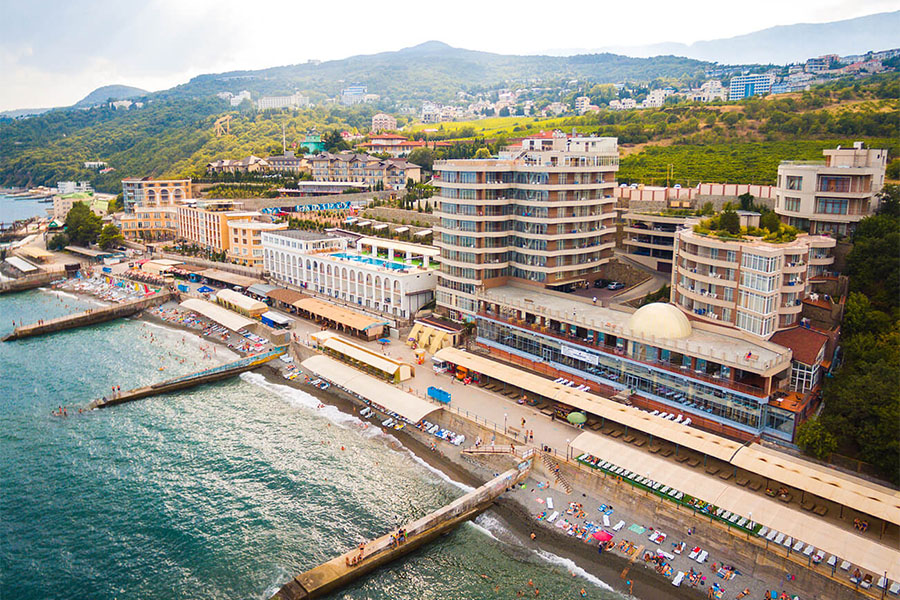 Отдых в Ялте: бесценные сокровища Крыма, пальмы и теплое Черное море