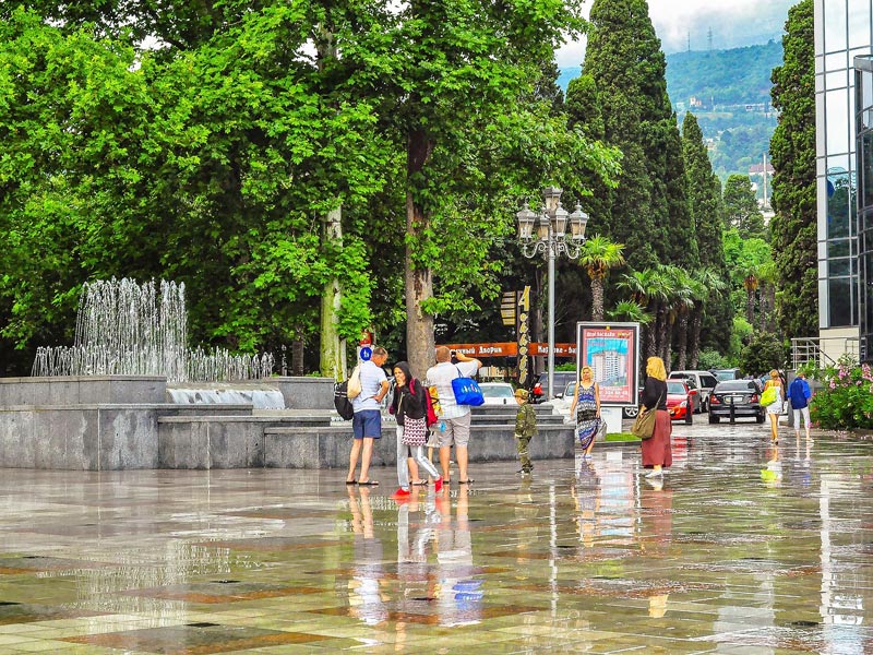 Отдых в Ялте: бесценные сокровища Крыма, пальмы и теплое Черное море