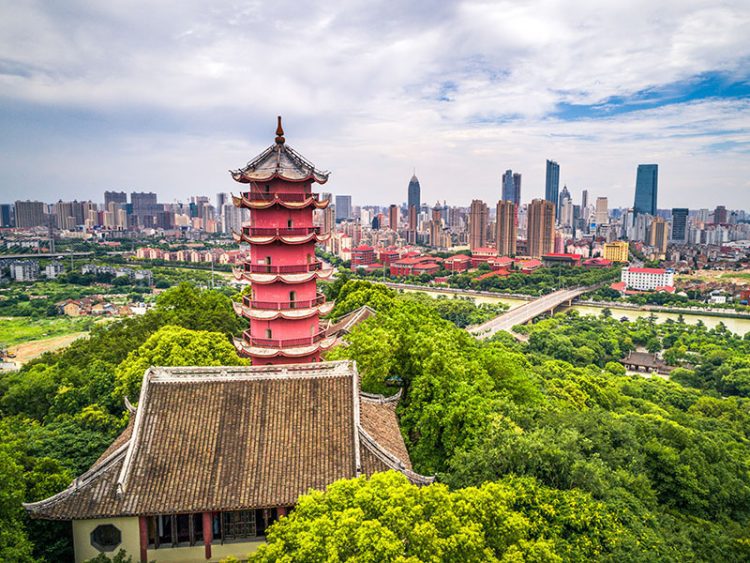 Поездка в Китай в марте: любуемся сакурой, нежимся на пляже и открываем туристический сезон